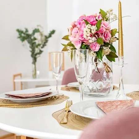 Garden Retreat By Downtown Rabbit Premium شقة *