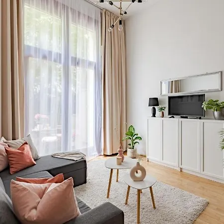 Garden Retreat By Downtown Rabbit Premium شقة بودابست