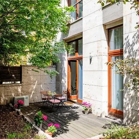 Garden Retreat By Downtown Rabbit Premium شقة *