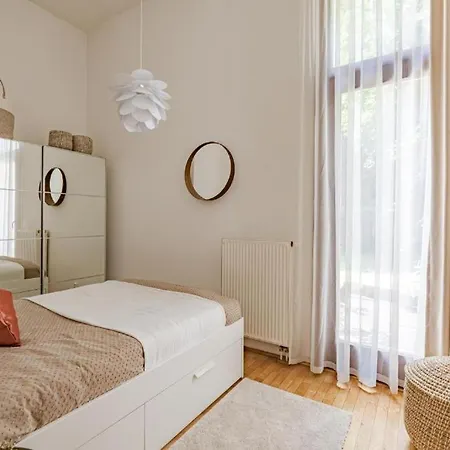 Garden Retreat By Downtown Rabbit Premium * بودابست