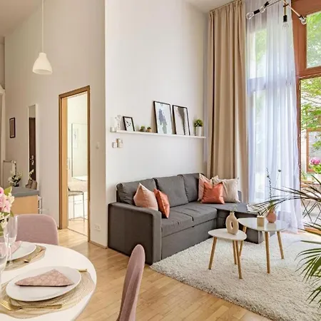 Garden Retreat By Downtown Rabbit Premium شقة *