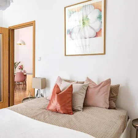 Garden Retreat By Downtown Rabbit Premium * بودابست