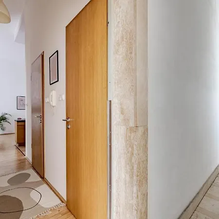 Garden Retreat By Downtown Rabbit Premium Daire Budapeşte